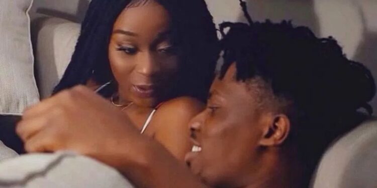 Efia Odo brags Kwesi Arthur