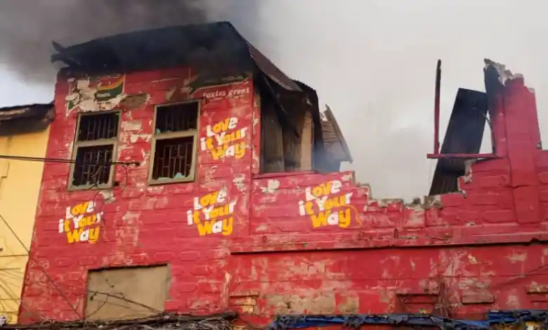 Fire sweeps through grocery shops in Adum