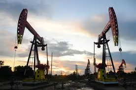 Oil extends gains above US$90/bbl