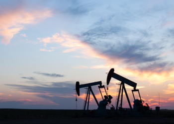 Oil falls due to unexpected growth in US inventories
