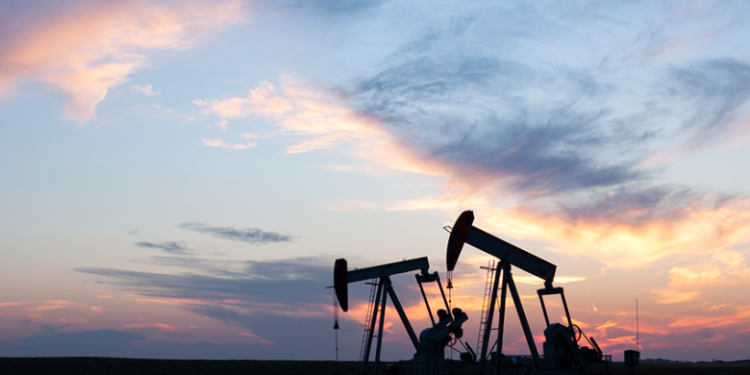 Oil falls due to unexpected growth in US inventories