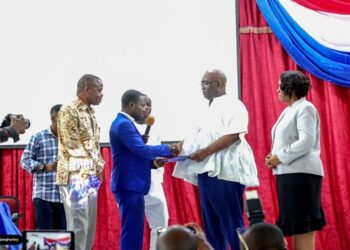 Joe Ghartey picks up nomination form for NPP presidential race; assures to eradicate economic challenges