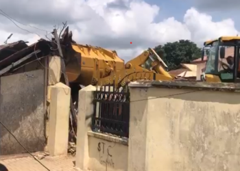 Ho Flooding: Assembly tears down unauthorised buildings