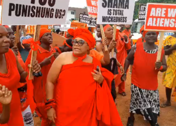 W/R: Shama residents protest over bad road conditions