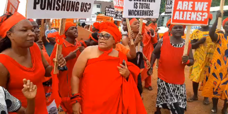 W/R: Shama residents protest over bad road conditions