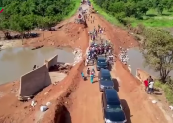 Roads Ministry temporarily reopens the Doli Bridge after demolition