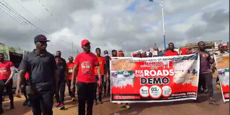 Ashaiman: Residents  demonstrate over poor road conditions
